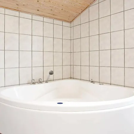 6 Person In L Kken * Løkken